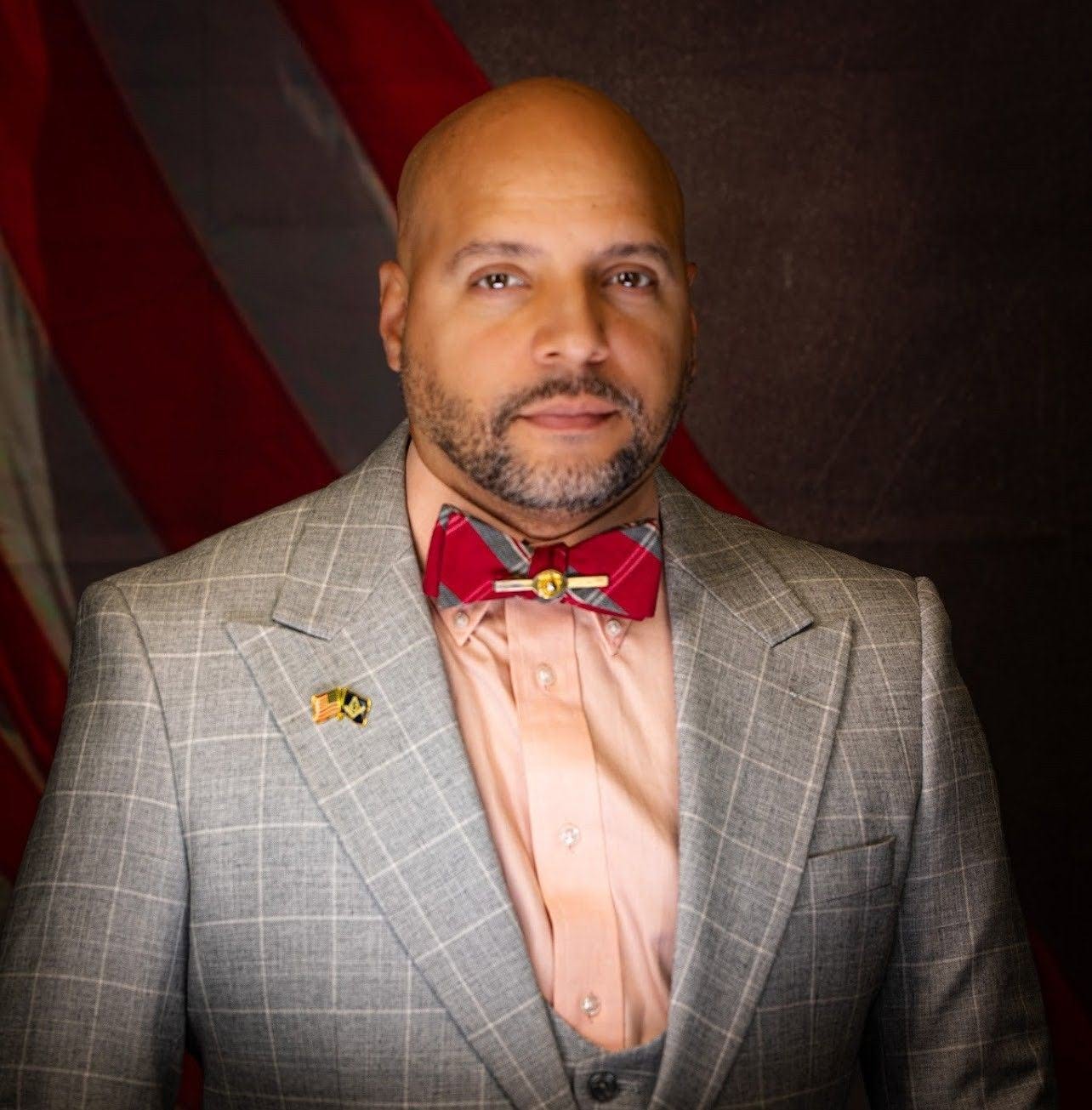 Official portrait of Daniel Guzman